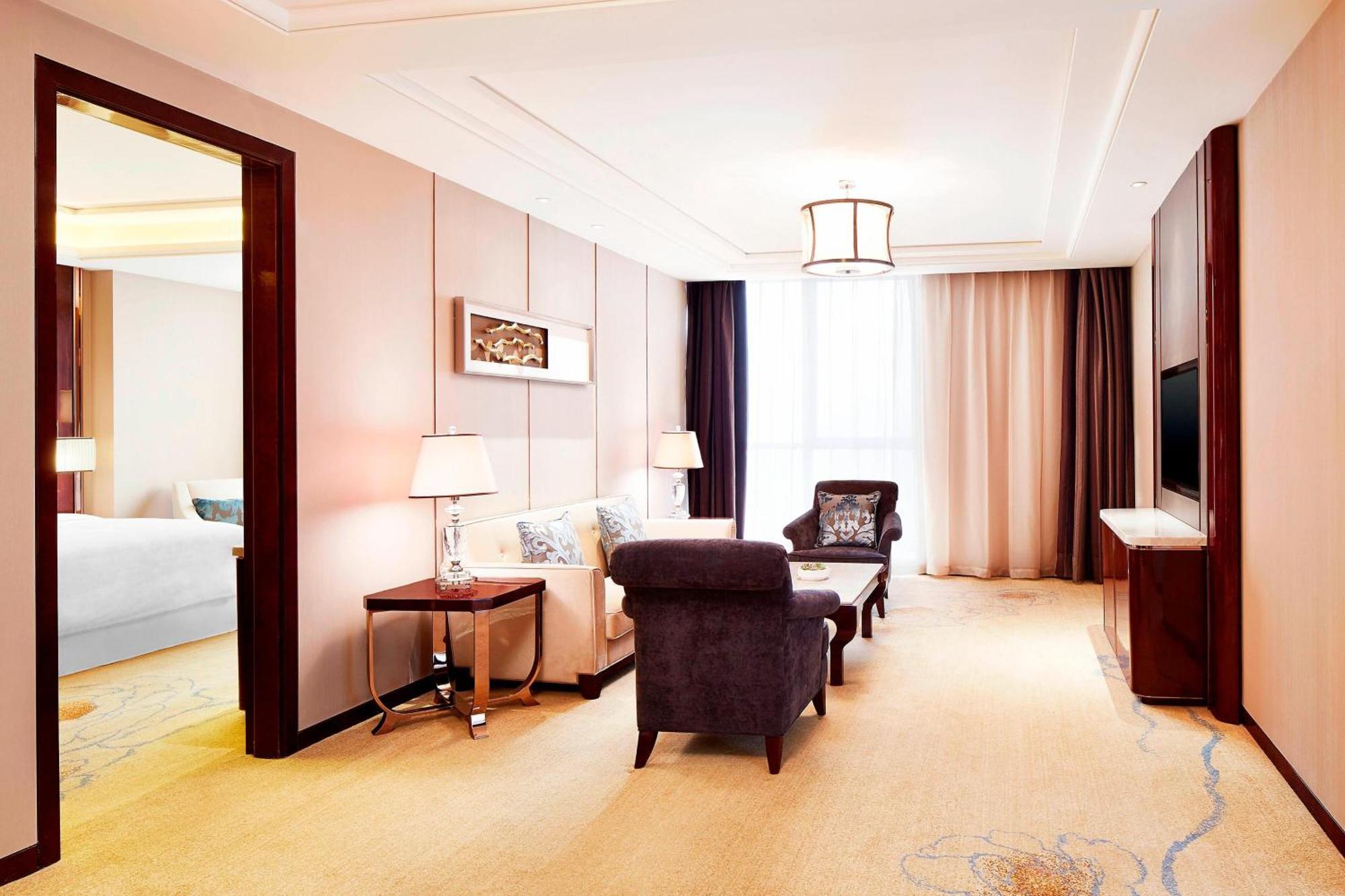 Sheraton Grand Zhengzhou Hotel Экстерьер фото