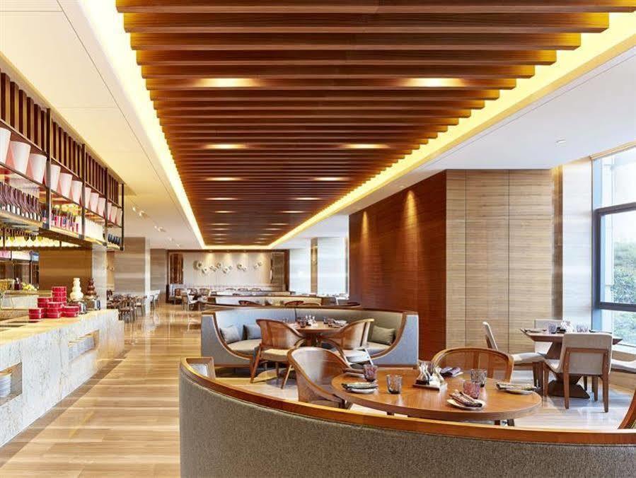 Sheraton Grand Zhengzhou Hotel Экстерьер фото