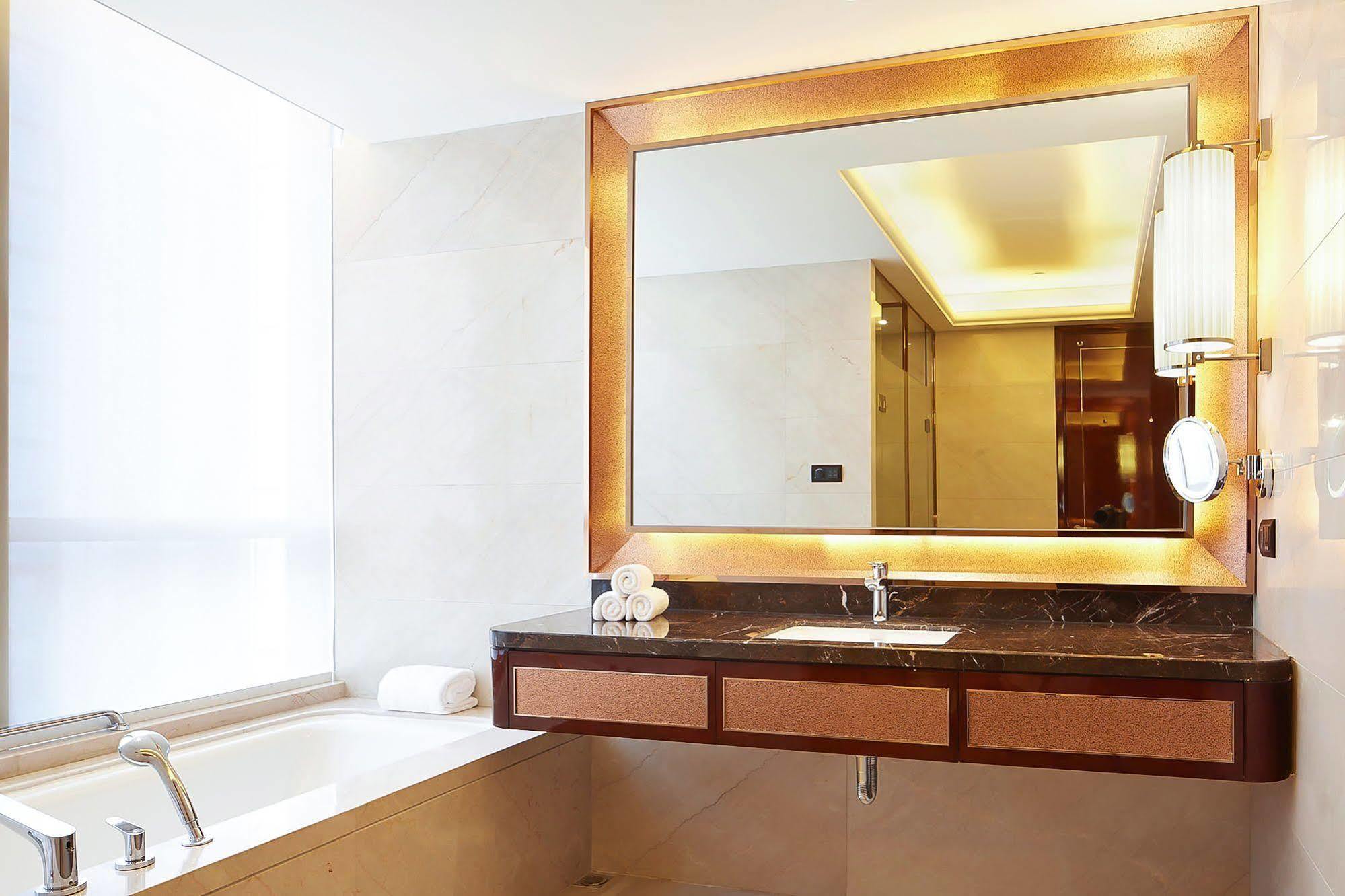Sheraton Grand Zhengzhou Hotel Экстерьер фото