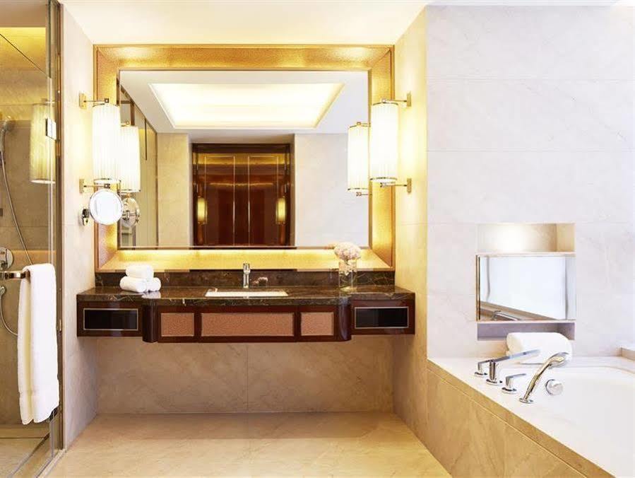 Sheraton Grand Zhengzhou Hotel Экстерьер фото