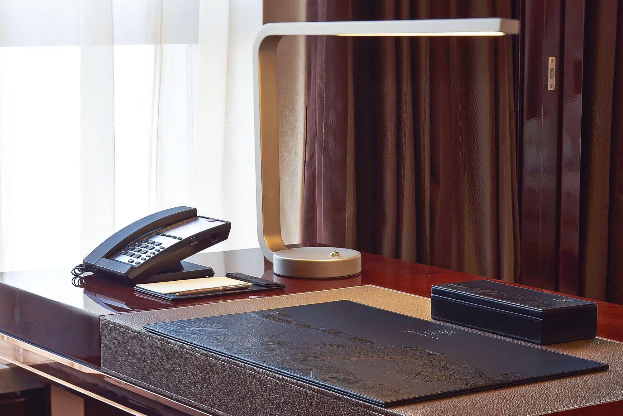 Sheraton Grand Zhengzhou Hotel Экстерьер фото